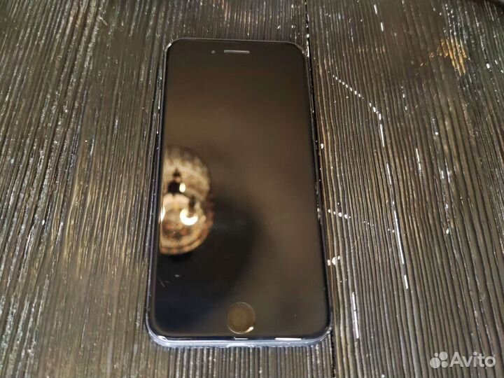 iPhone 8, 64 ГБ