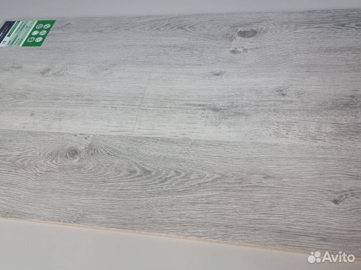 Ламинат Дуб Светлый