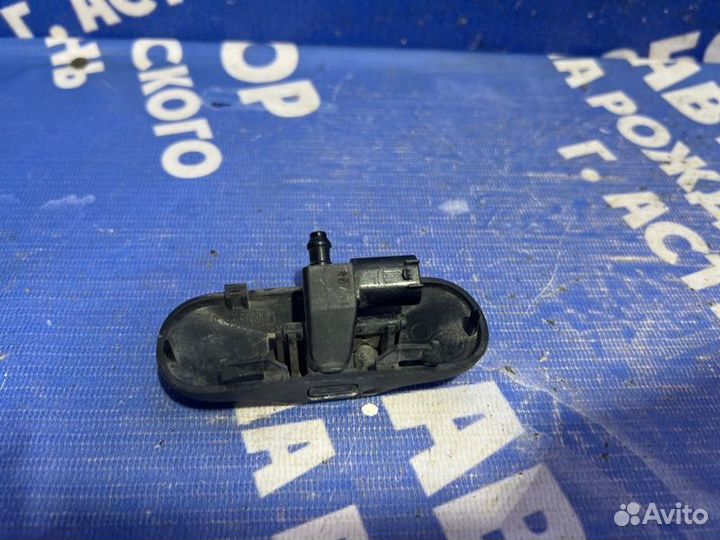 Форсунка омывателя Volkswagen Jetta 6 седан CAX