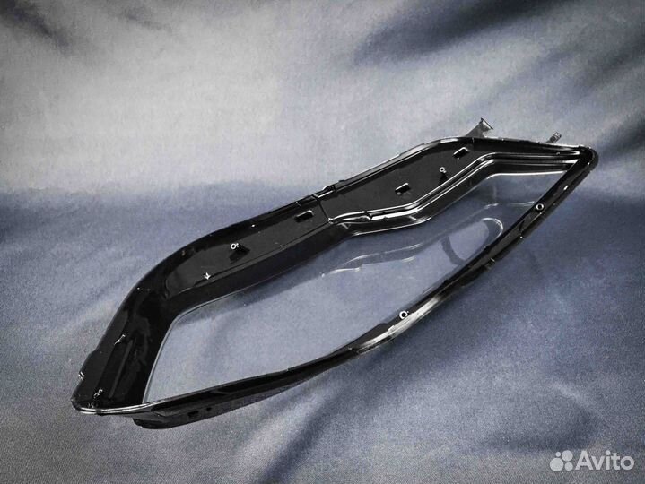 Стекло правой фары Audi A6 2011-2014