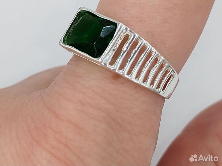 Перстень с изумрудом