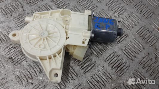 Моторчик стеклоподъемника переднего правого merced