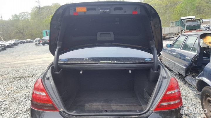 Комплект обшивки багажника на Mercedes-Benz W221