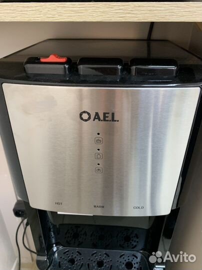 Кулер для воды напольный