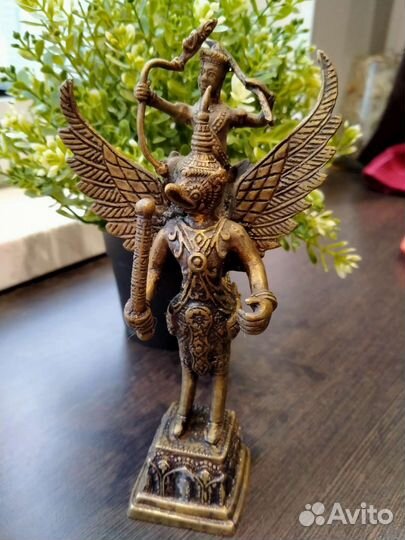 Бронзовая статуэтка воин редкая