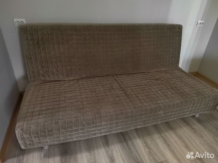 Диван