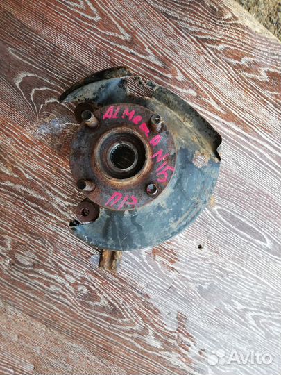 Кулак передний правый Nissan Almera N15 1995-2000