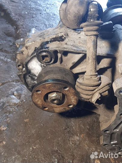 Продам АКПП раздатку на Nissan Terrano 1