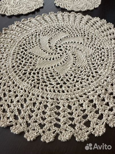 Салфетки интерьерные кружевные ручная работа