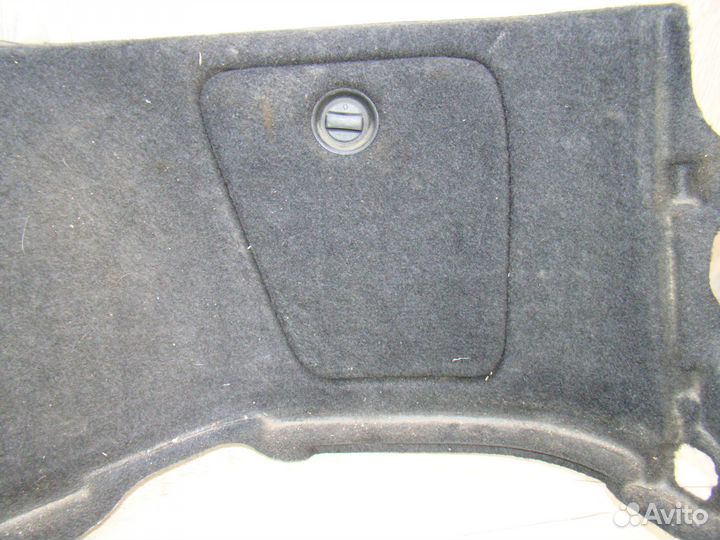 Обшивка багажника правая Lexus rх 300