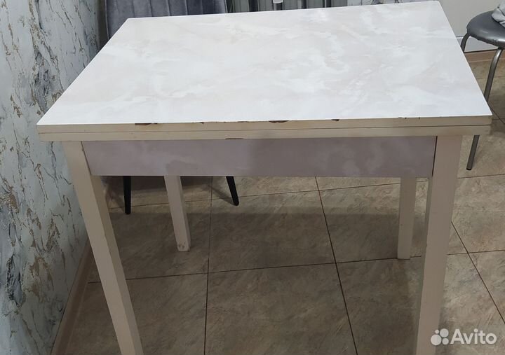 Кухонный стол