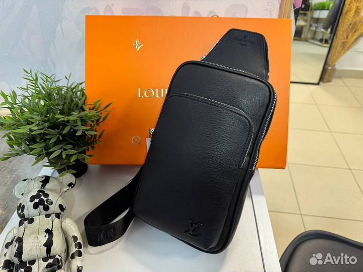 Сумка Louis Vuitton через плечо