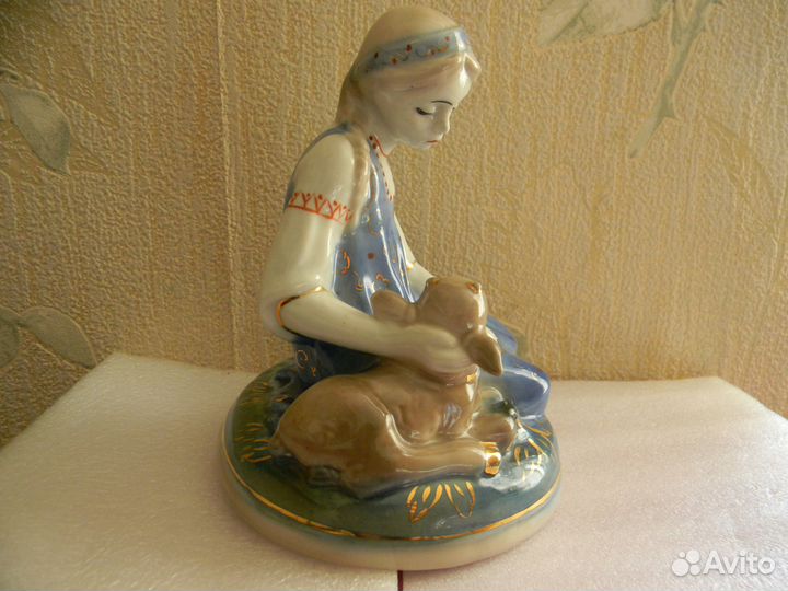 Статуэтка Аленушка с козленком.Старая гжель