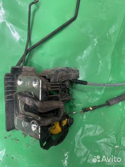 Замок двери передний левый Hyundai Solaris