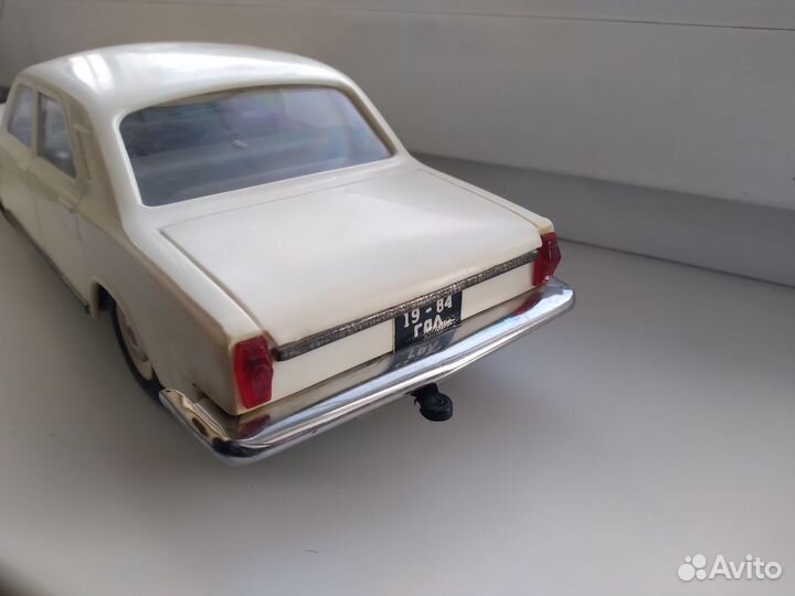 Машинка газ Волга на батарейках игрушка СССР