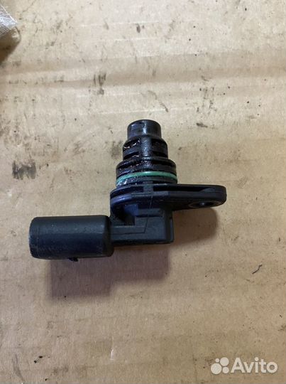 Датчик положения Распредвала Volkswagen 030907601E