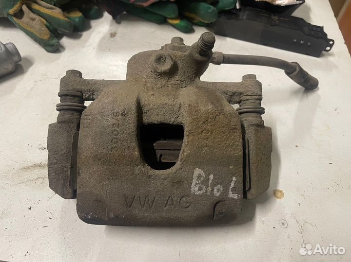 Суппорт передний левый Volkswagen Polo 11-2020