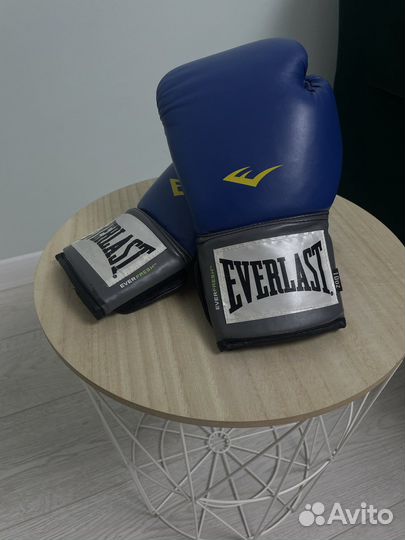 Боксерские перчатки 10 oz синие Everlast