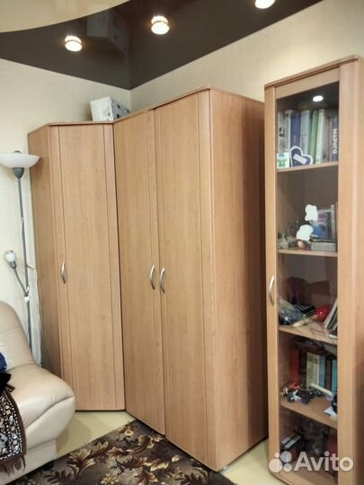 Тумба и гарнитур