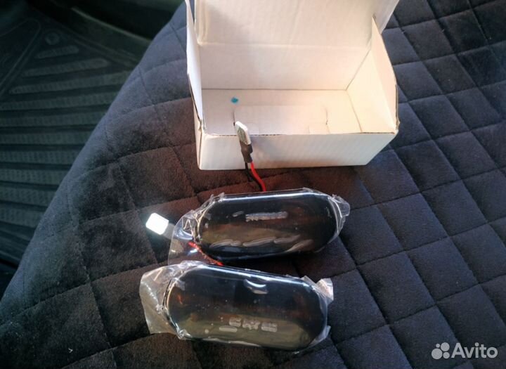 Повторители в крыло VW Polo sedan бегающие