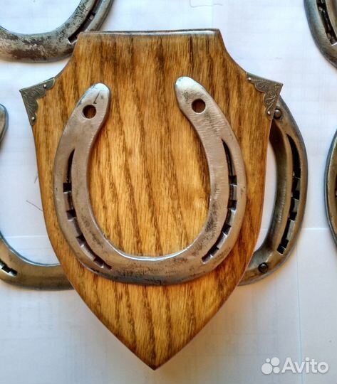 Панно подкова на удачу. Щит Ф. С. Б