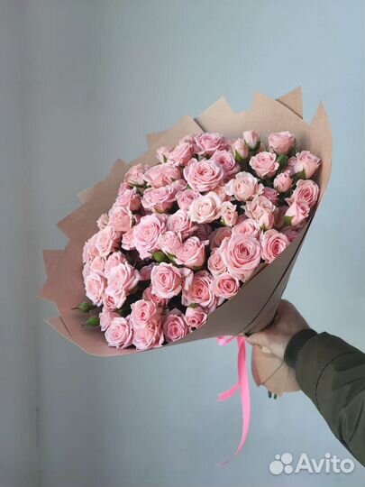 Кустовые розы букет