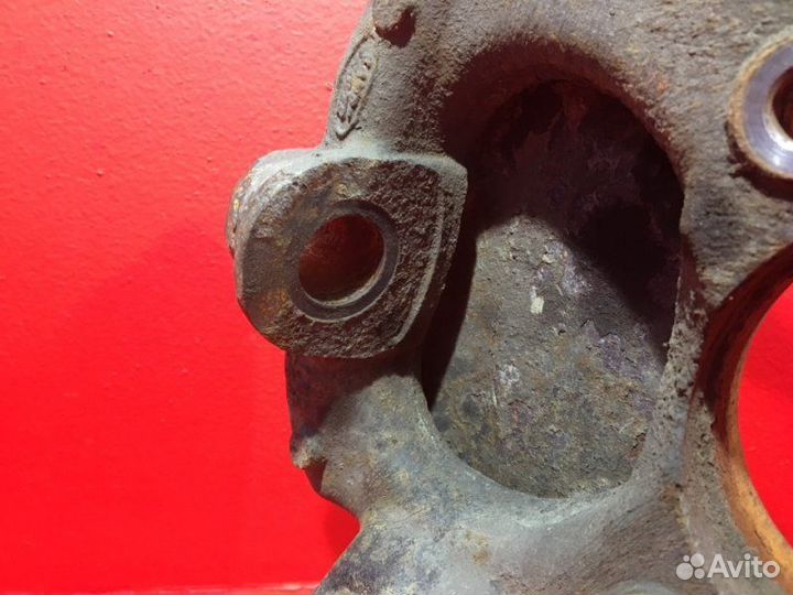 Кулак передний правый Land Rover Discovery 3 276DT