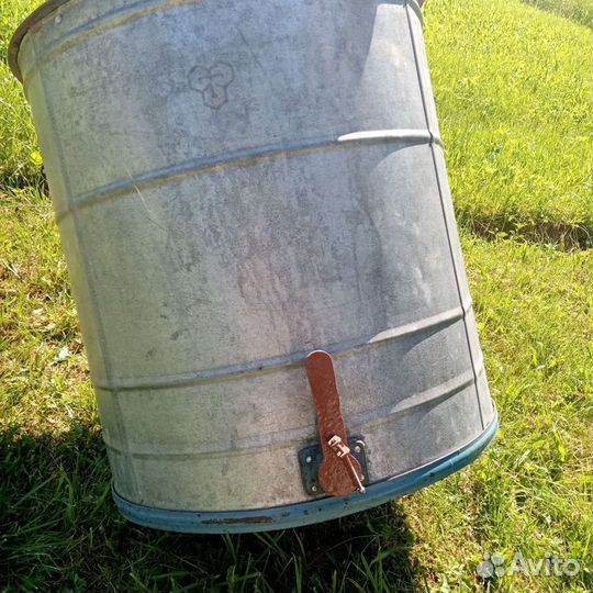 Медогонка 4 рамочная, в хорошем состоянии