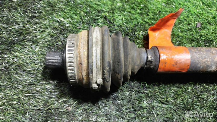 Привод передний левый Volkswagen Passat