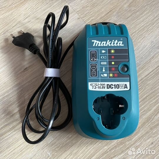 DC10Wa Зарядное Makita