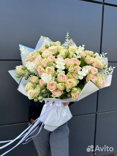 Букеты из кустовых роз