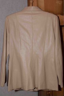 Кожаный пиджак женский