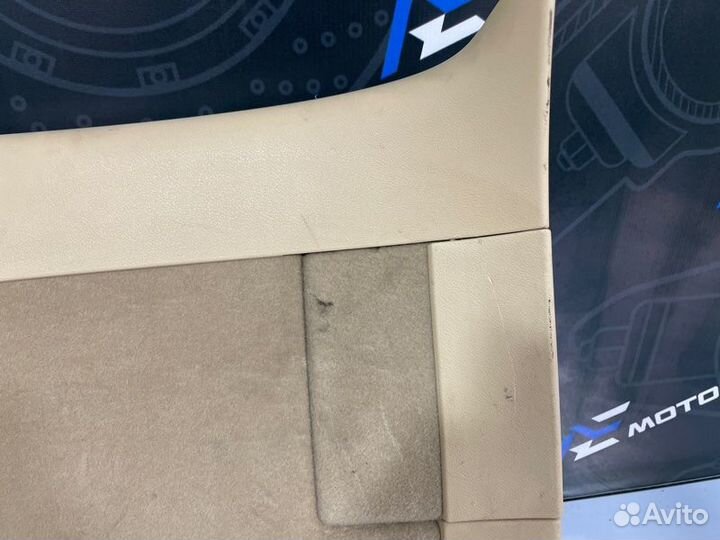 Обшивка крышки багажника Volkswagen Touareg 7L