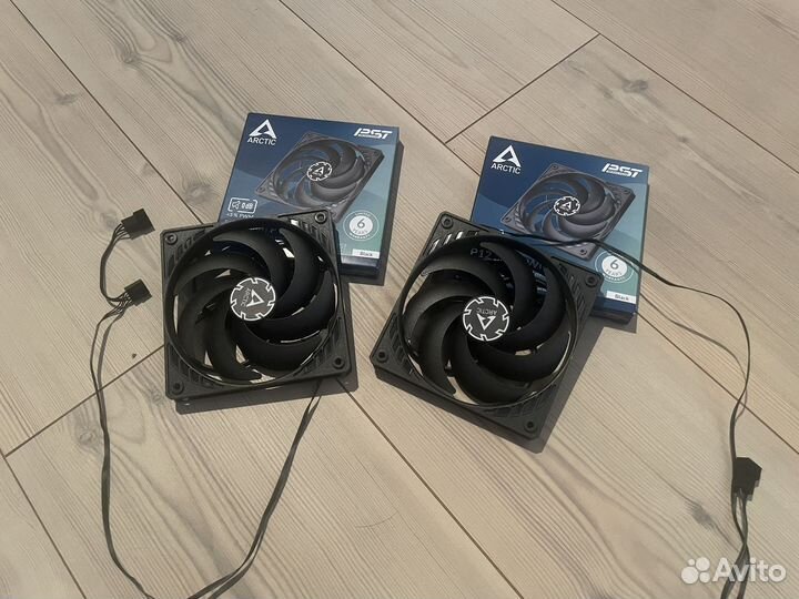 Вентиляторы Arctic P12 slim PWM PST