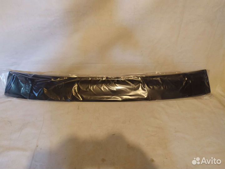 Ветровик заднего стекла Мицубиси Ланцер Цедия