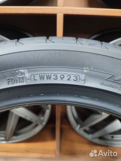 Yokohama Advan Sport V107 255/40 R19 100Y