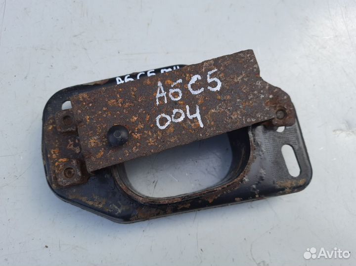 Кронштейн двигателя передний Ауди А6 С5