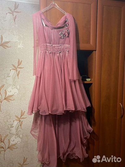 Платье со шлейфом