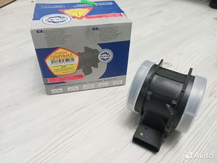 Датчик массового расхода воздуха pekar новый