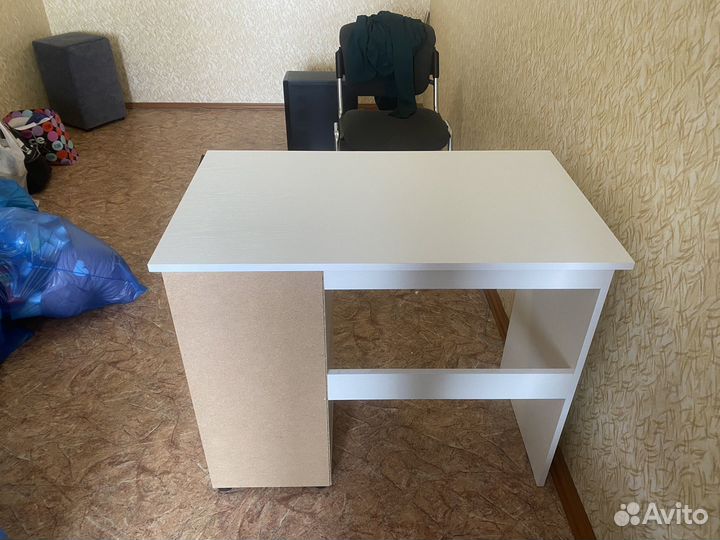 Компьютерный стол IKEA белый
