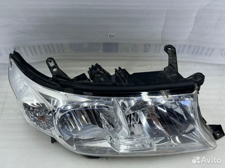 Фара галоген передняя правая Toyota Land Cruiser