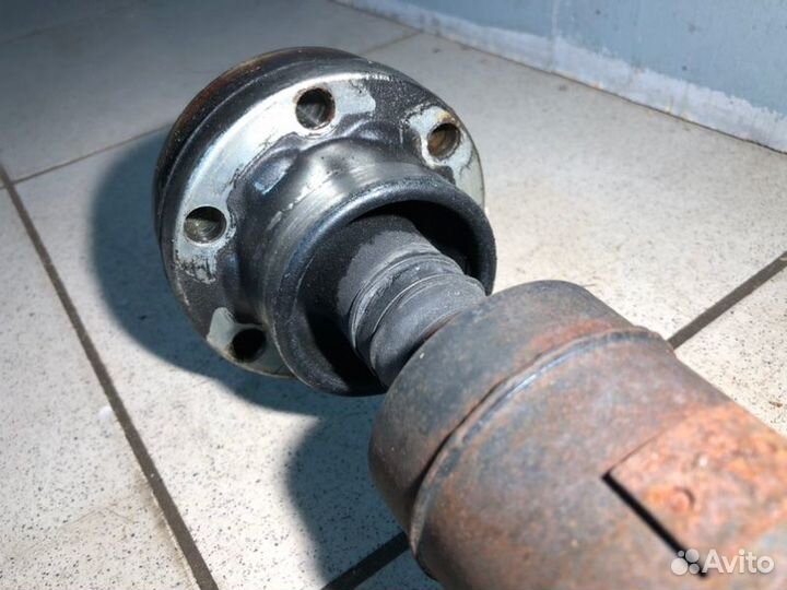 Кардан передний Jeep Grand Cherokee WK2 3.6