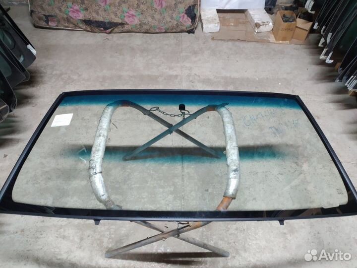Стекло лобовое переднее Chevrolet Tahoe GMT400