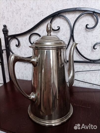 Старинные кофейник и молочник, Европа