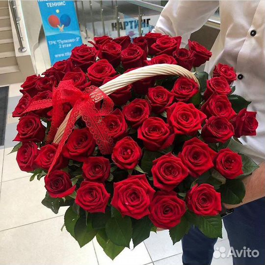 Розы в корзине