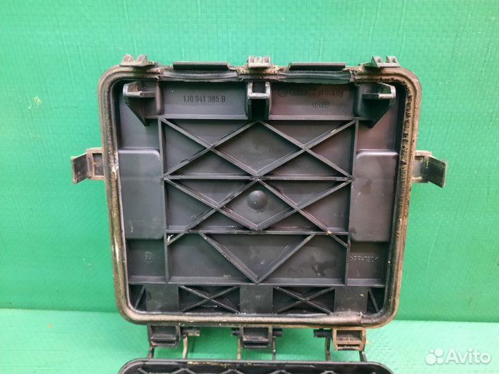 Корпус блока предохранителей Volkswagen Golf 4