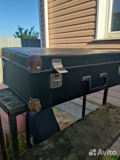 Чемодан старый