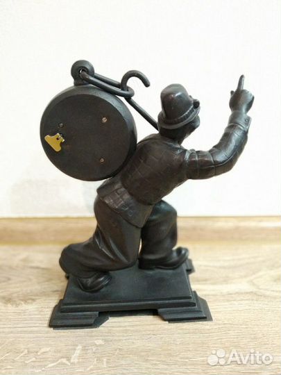 Чугунные часы Хранитель времени