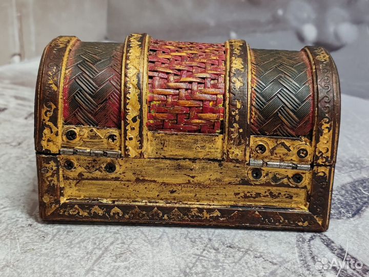 Шкатулка-сундучок
