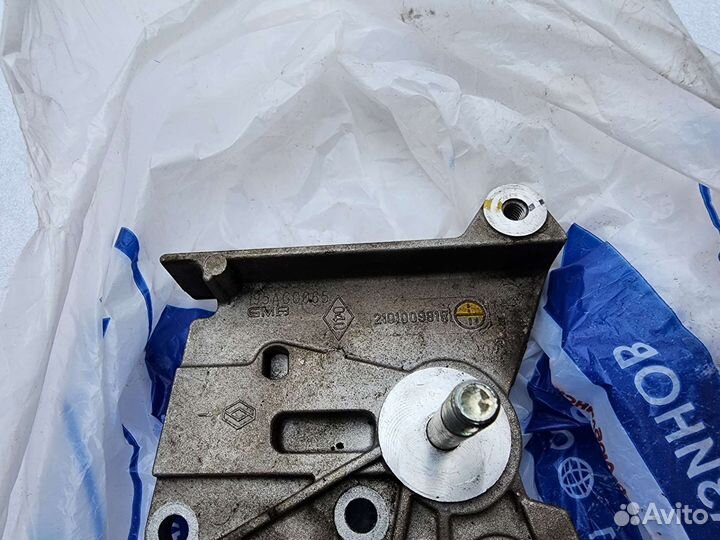 Б.У Водяной насос(помпа)renault logan2 1.6,8кл,K7M